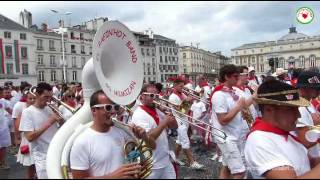 Défilé des bandas aux fêtes de Bayonne 2017 [upl. by Agnese]