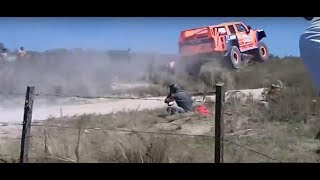 DAKAR  ESPECTACULAR SALTO de ROBBY GORDON [upl. by Adnilema104]