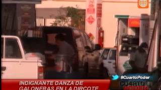 Cuarto Poder Captan agentes de la Dircote en Lima robando combustible de su institución [upl. by Zelde686]