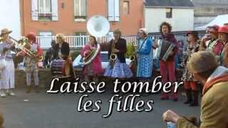 Laisse tomber les filles fanfare Reuz Bonbons La Vie en Reuz Douarnenez [upl. by Terhune]