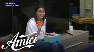 Amici 23  Il regalo di Giulia Stabile per i finalisti [upl. by Hacim]