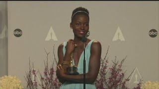 Raw Video Lupita Nyongo backstage at 2014 Oscars [upl. by Seigler638]