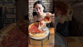 La pizza más famosa de Chicago chicagofood giordanos deepdishpizza [upl. by Devad]