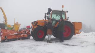 BayWa Winterdiensttage  Der Fendt 300 Vario mit Variopflug  Fendt [upl. by Nrublim]