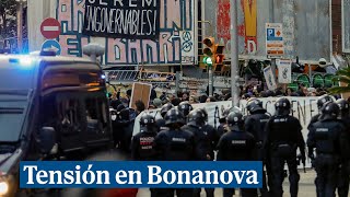 Tensión en la Bonanova Dispositivo policial impide que se encuentren dos manifestaciones contrarias [upl. by Meador665]