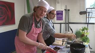 Koken met Oskar  Rode bieten risotto [upl. by Aiceled859]