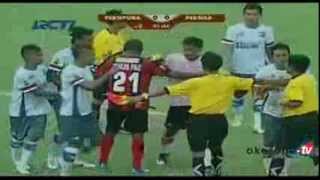 Insiden Kekerasan di Laga Persipura vs Persiba Balikpapan [upl. by Okemak]