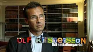 Ulf Kristersson flyr mitt under en intervju [upl. by Asila]