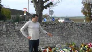 Tombe de Robert Lamoureux au cimetière de NeauphleLeVieux [upl. by Fortna]