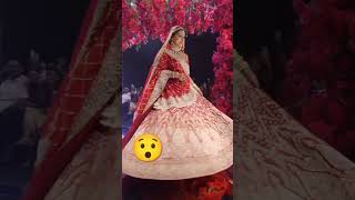 Hina Khan ramp Walk in bridal dresse wear during Cancer treatment 😯 bollywood [upl. by Leahcim747]