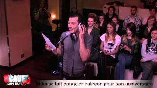 Mika se fait congeler le caleçon pour son anniversaire  CCauet sur NRJ [upl. by Ahseihs]