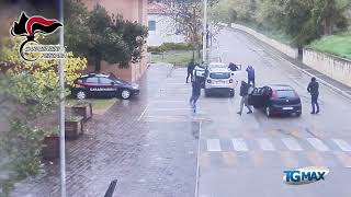 Carabinieri in azione per fermare una banda di rapinatori [upl. by Boles]