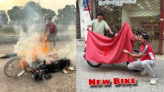 Mamu Ki Old Bike Ko Agg Laga Di 😰 New Bike Gift Kr Di 🎁 [upl. by Sax]