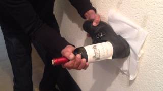 comment ouvrir une bouteille de vin sans tire bouchon [upl. by Afrika]