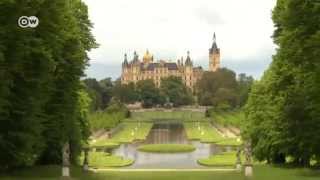 Schwerin Schlossstadt mit zwölf Seen  Hin amp weg [upl. by Ynahpets360]