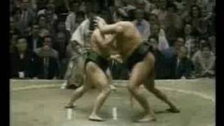 Akebono vs Wakahanada  Natsu 1992 [upl. by Kaliski]