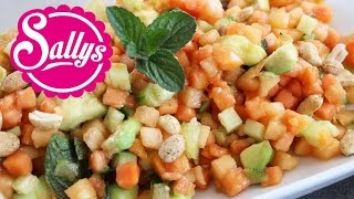 erfrischender PapayaMinzSalat  Sallys Welt [upl. by Lemmueu]