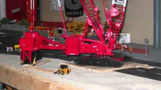 Manitowoc 18000 crawler crane moving in position [upl. by Lynnett]