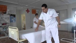 COMO HACER LA CAMA HOSPITALARIA MARCO ANTONIO [upl. by Britni]