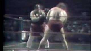 Andre The Giant vs Gorilla Monsoon 1977 [upl. by Emoryt]