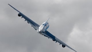 Farnborough 2012  A380 flying display on day 4 uncut version [upl. by Amikan]