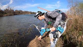 Texas Bowfishing from the bank [upl. by Erasaec]