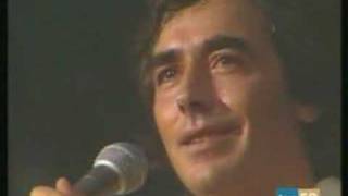 Joan Manuel Serrat  Esos locos bajitos Musica maestro 8 [upl. by Ainez]