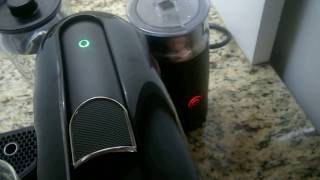 Nespresso UMilk  Teste do Vaporizador de Leite [upl. by Vernice]