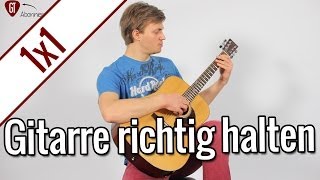 Gitarre richtig halten  Gitarren 1x1 [upl. by Alliehs653]