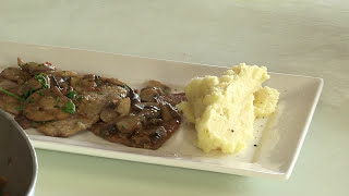 SCALOPPINE AI FUNGHI  Video ricetta  Grigio Chef [upl. by Hplodnar]