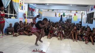 Beautiful African singing and dancing Ngizohamba kancane ngibalabala matshe [upl. by Ragas945]