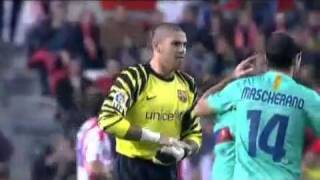 Victor Valdes trying to speak english with Ibrahim Afellay [upl. by Janice]