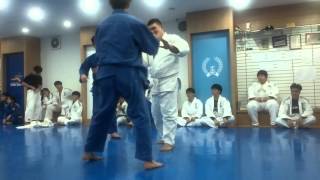 김성범유도관JUDO자유대련허리후리기Haraigoshi [upl. by Bortman]