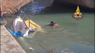 Ancona recuperata la barca affondata dalla mareggiata [upl. by Vanhomrigh283]