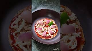 কিপ্টা বান্ধবী পাপড় দিয়ে Pizza বানিয়ে আমাদের treat দিয়েছিল 😂😂pizzarecipepapadpizza [upl. by Philomena]