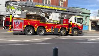 FRNSW  Ladder Platform 260 Responding through Cessnock NSW [upl. by Aissatsan]