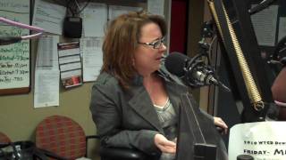 Kathleen Madigan LIVE InStudio with WYCD Hollywood Entertainment Report [upl. by Klemens]