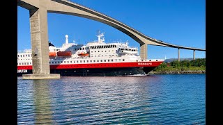 Hurtigruta ms quotNordlysquot under brua i Brønnøysund [upl. by Neellok136]