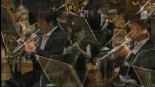 Joe Hisaishi Live performance  Howl Moving Castle Main them [upl. by Suivatnad]