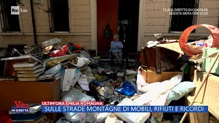 Emilia Romagna sulle strade montagne di mobili rifiuti e ricordi  La Vita in diretta  24052023 [upl. by Eiderf]