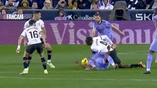 لقطة إصابة لاعب فالنسيا دياخابي الخطيرة وخروجة من الملعب 💔 مباراة ريال مدريد و فالنسيا 22 [upl. by Nimesh951]