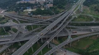 Drivers bewildered by twisting Chinese interchange [upl. by Bartolomeo]