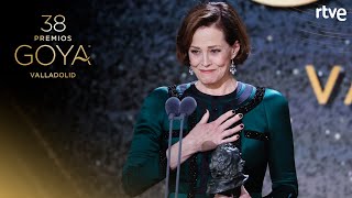 SIGOURNEY WEAVER recibe el GOYA INTERNACIONAL  Premios Goya 2024 [upl. by Imac169]