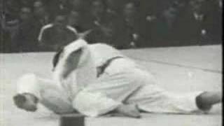 Judo Tokyo 1964 Geesink NED  Kaminaga JPN [upl. by Leahcin]