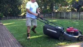 Honda Self Propelled Lawn Mowing Bagging Leaves Pittwater Mowing Australia [upl. by Adolf]