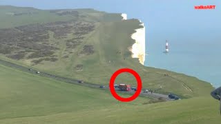 Sightseeing Eastbourne Bus verschwindet bei Beachy Head  Eastbourne double decker bus disappears [upl. by Mauldon418]