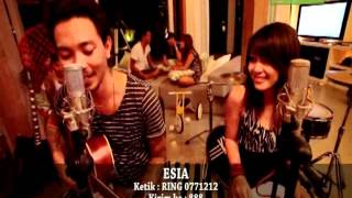 KIS Sabar feat Tiari Bintang Official Video [upl. by Asik]