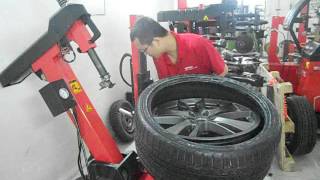 LAUNCH TWC 512RMB montirka operation video run flat tyre [upl. by Selegna]