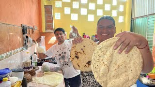 Cocinando tortilla gruesa rellena de camarón con queso Ricuraaa 🍤🍤🍤🧀🧀🧀 [upl. by Unders]