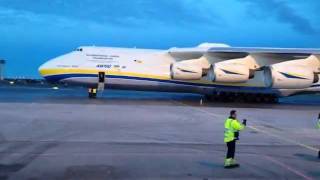 Close up på An225 Världens största flygplan på Stockholm Arlanda Airport [upl. by Ygiaf56]